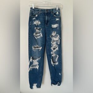 American Eagle Mom Jeans Ripped size 0